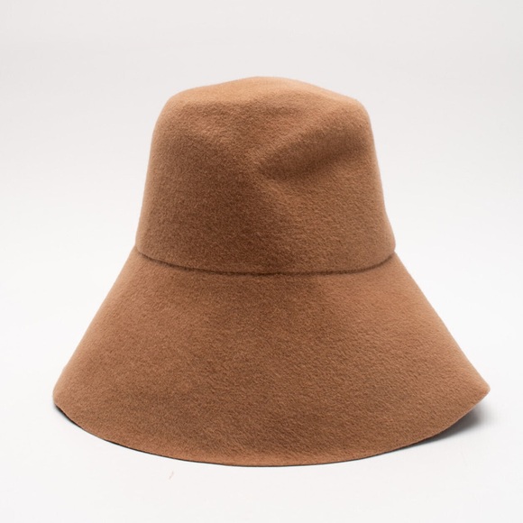 Valentino Fall RTW 2019 tie hat suede and leather - Picture 10 of 14